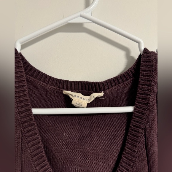 New York Cropped Cable V-Neck Sweater Vest from Aeropostale - Picture 2 of 3